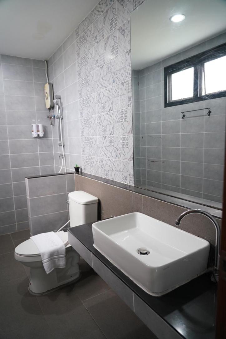 Matini Klong1 Hotel Bantalatrangszit Kültér fotó